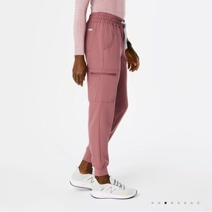 Figs Uman Relaxed Jogger Scrub Pants in Mauve